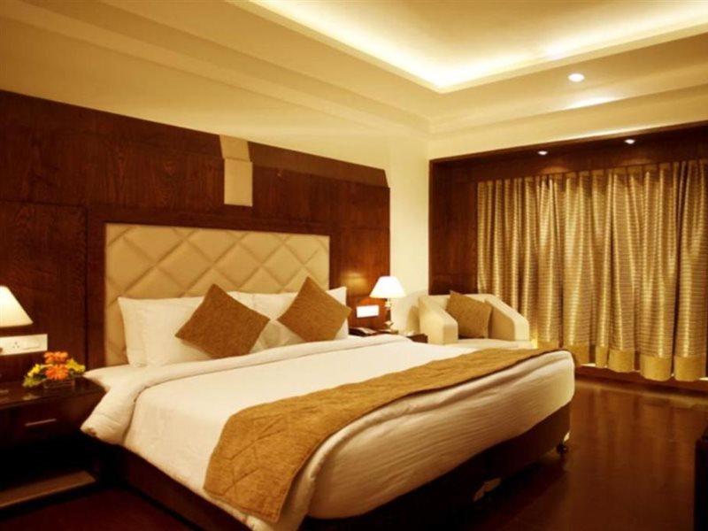 Vijay Intercontinental Hotel Kanpur Bagian luar foto