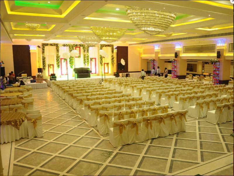 Vijay Intercontinental Hotel Kanpur Bagian luar foto